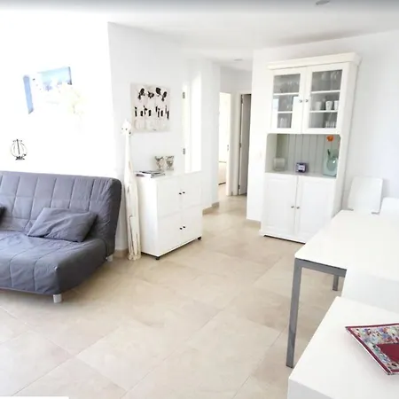 Seaside Jacuzzi Terrace Apartment: Puerto Pollenca Beachfront Port de Pollenca