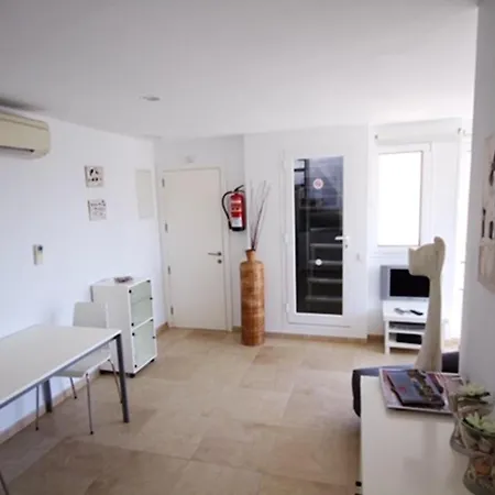 Seaside Jacuzzi Terrace Apartment: Puerto Pollenca Beachfront Apartment *